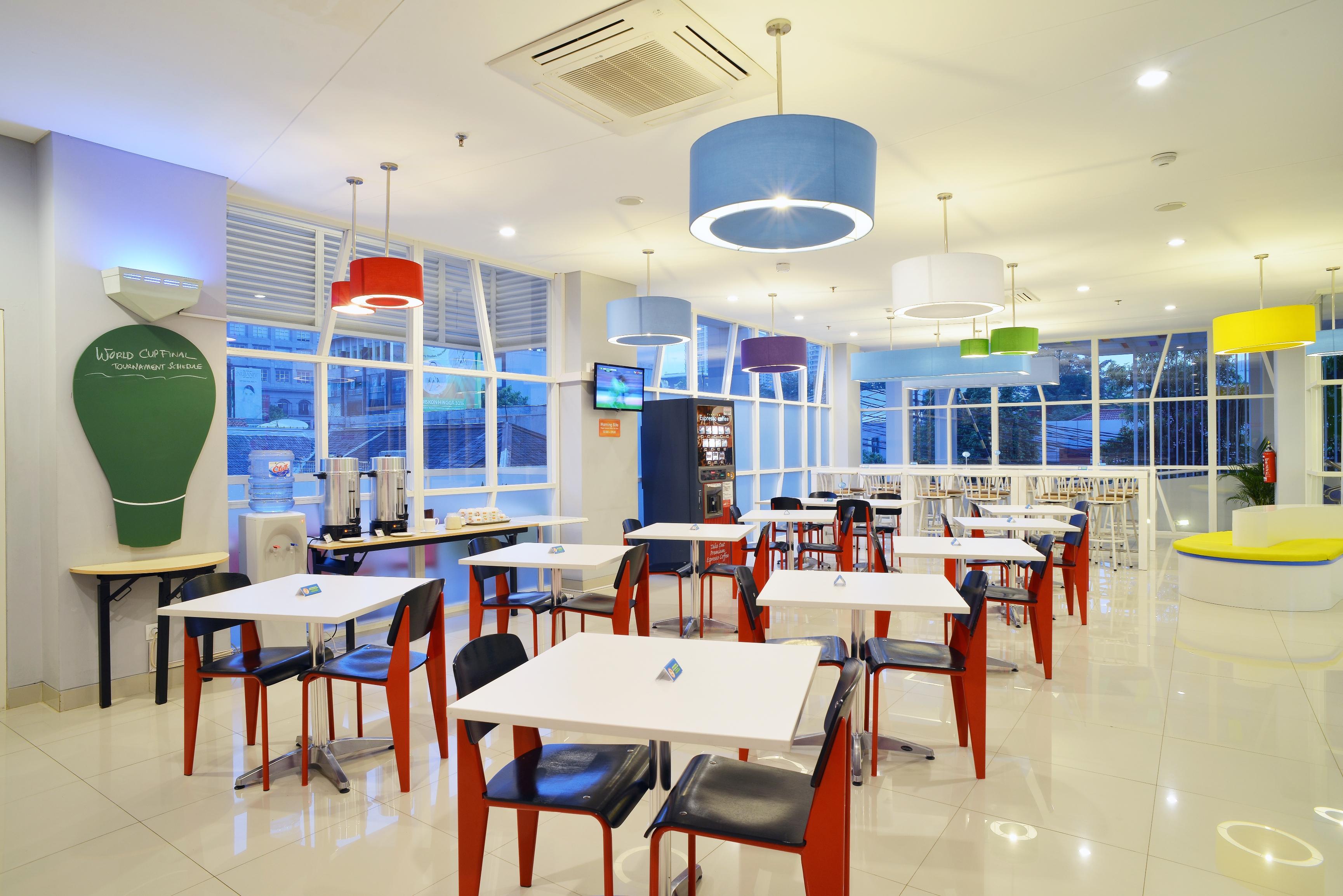 Pop! Hotel Kemang Jakarta Exterior foto